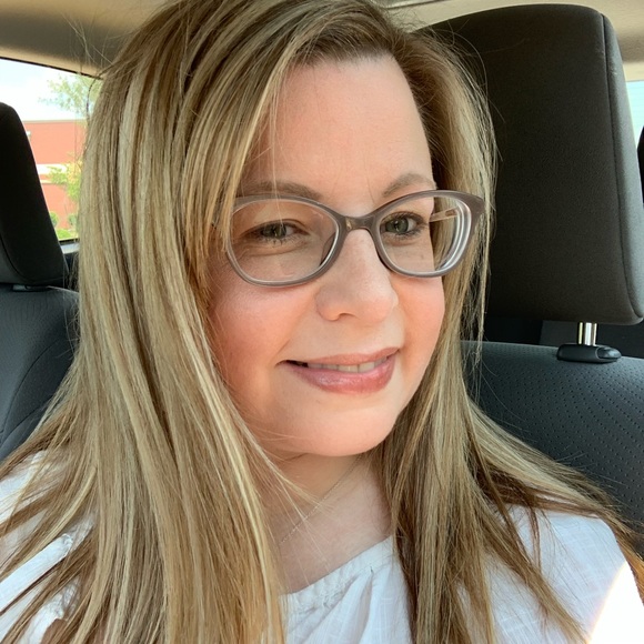 Meet your Posher, Melissa - Picture 2 of 3